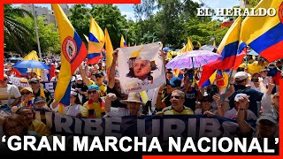 “¡Uribe es inocente!”, corean los asistentes a la marcha en apoyo al expresidente