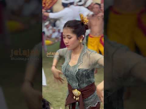 Cantik & Ayu Pengiring Kerauhan Saat Aci Usaba Puseh #kerauhan #usabapuseh #cantik