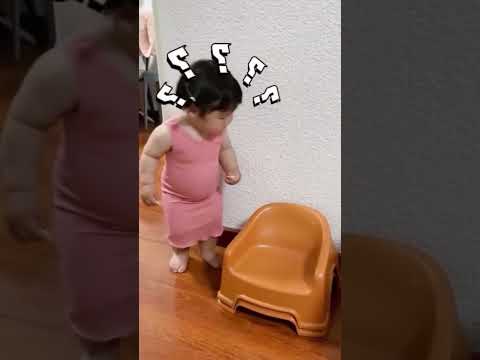 little cute baby lobes to sing on mix 😁😁 where is baby chair 😅😅