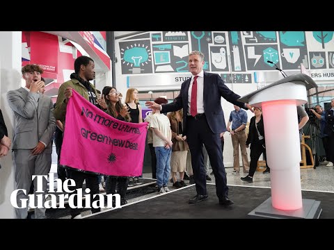 'Stop U-turning, Keir': Starmer heckled by climate protesters