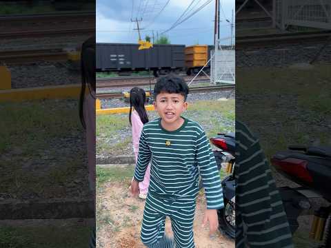 Kakak Heran Panjang kereta 1000 Meter đ