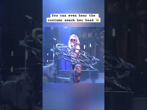 Lady Gaga being a professional after she gets hit in the head by her outfit #ladygaga #gaga #snl