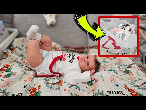 Huge haul for new baby| Changing reborn baby doll| Opening happy mail! nlovewithreborns2011