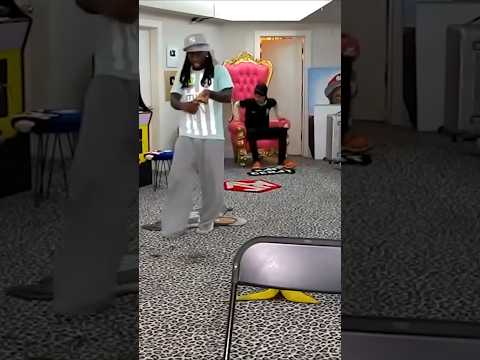 Tota Violates Nicki Minaj chair 😭🤣