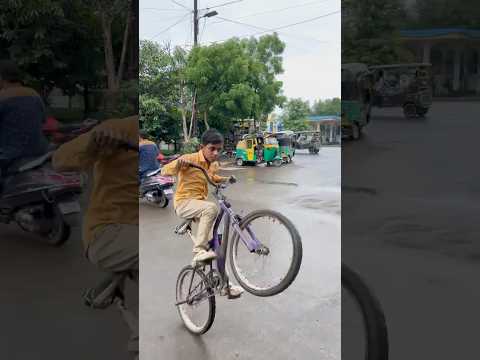 पापा ने सिखाई बच्चे को साइकिल चलाना 🥹💔 #foryou#shortsfeed #papa #hearttouching #cycle #sad #story