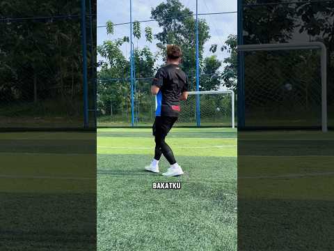 Melatih tendangan kaki kiri untuk sepak bola #football #sepakbola #futsal #tarkam #footballskills