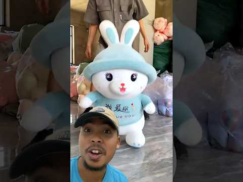 Boneka kelinci biru yang lucu dan menggemaskan, menurut kalian bagus nggak??