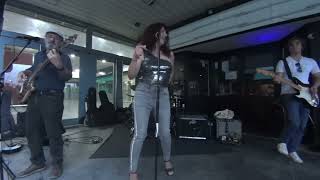 THE WALK .  Actuaciones en vivo Lipstick Trazes