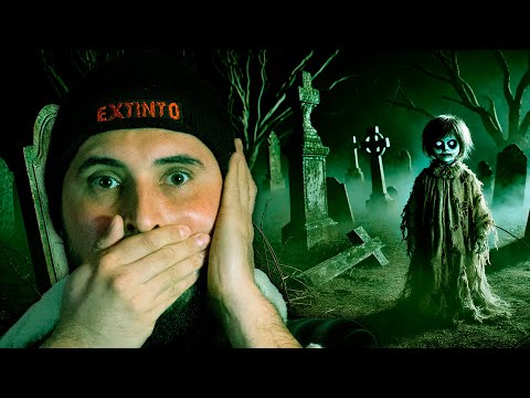 Pasamos la NOCHE en un CEMENTERIO abandonado y captamos al FANTASMA de un N1Ñ0