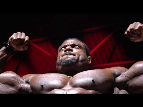 ANDREW JACKED GOES INTO THE CROWD! Guest Posing @ 2026 Prague Pro