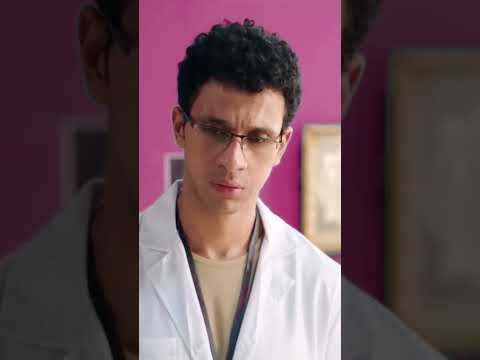 الدكتور عاطف اتصدم.. شوفوا أول مرتب ليه في الوحدة! 💸🤣طرائف مسلسل بالطو