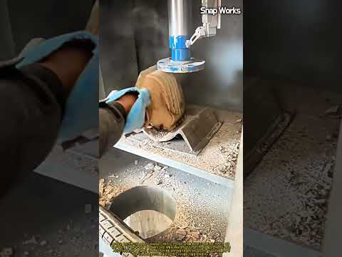 유압 피스톤으로 촉매 세라믹 코어를 분쇄하는 정밀 자원 회수 기술 #worker #process #preciousmetals #machinery #workshop