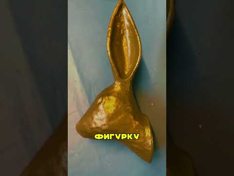 Подняла деньги на тарелках