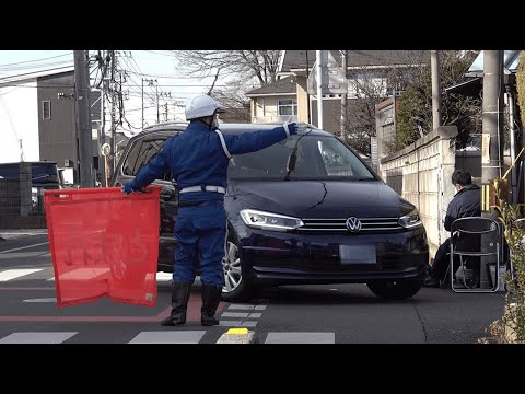 通学路でもあり生活道路でもある制限速度30㎞を守らない悪質なフォルクスワーゲンTOURANとタクシーの違反者が速度違反で検挙される瞬間!!