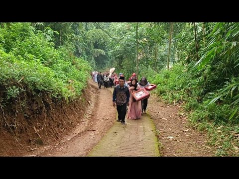 Perjuangan Ketika Pernikahan Tidak Bisa Dilalui Mobil Jalan Kecil Menanjak