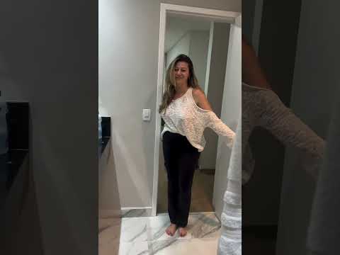 Meu primo estava no banho e eu fui descuidada, sem querer entrei.