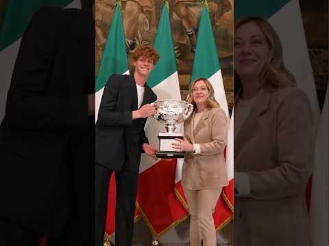 «È l’Italia che ci piace»: Giorgia Meloni incontra Jannik Sinner a Palazzo Chigi #shorts #news