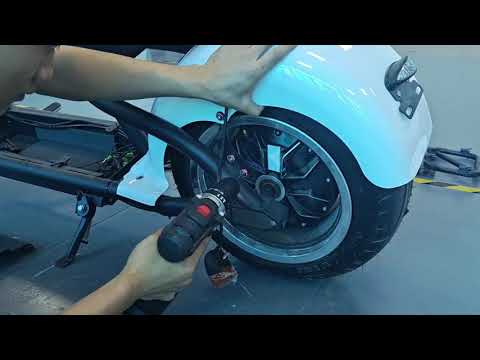 How to install the suitcases on the Rooder #scooter #Citycoco #chopper