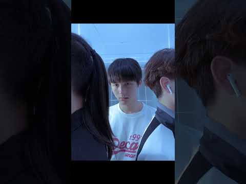 三人拍照大法 艾特你们的好朋友 做最亮的仔@苏达浩STARHO @陈昊小朋友 #拍照姿势 #手机摄影