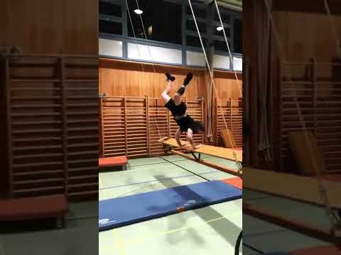 Handstand Swing