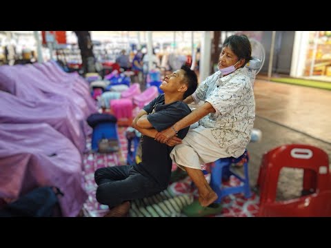 I got a Strong BACK & SHOULDER MASSAGE at a Night Market Thailand