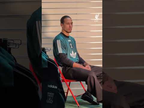 On set with the Reds 📸