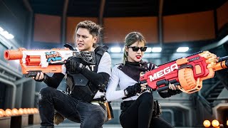 Nerf Guns War : SWAT Couple Nerf Guns War Fight Crime to Get Back Stolen Money!