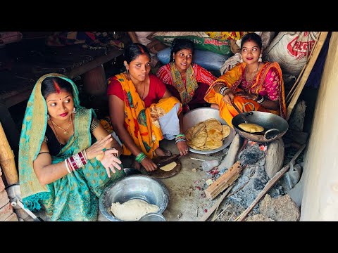 गांव में नीम हरियाली पूजा के पूआ पकवान, देखिये गीत गाती हैं  औरतें।|Devar Bhauji Priti Singh Comedy