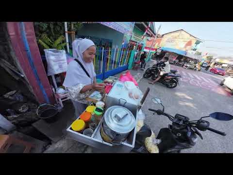 Ibu hebat jualan bubur ayam pagi2 bisa laku sampe ratusan porsi !