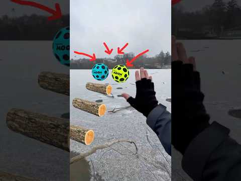 Закинули ДВА Moon Ball на ЛІД та питаємось їх дістати🥶 #gravityball #moonball #дюха #funny #ball