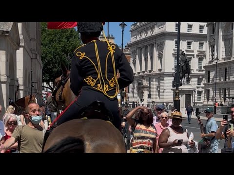 🔴Disrespectful Tourist Causes CHAOS at Horse Guards ..! 