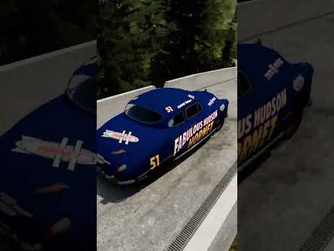 Küçük Doc Hudson Araba vs Büyük Doc Hudson Araba Uçarak Köprüden Uçarak Ne Kadar Gidebilir? #shorts