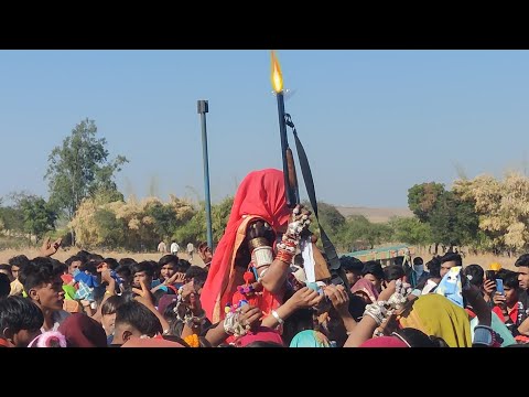 बंदूक लेके नाचती हुई आदिवासी दुल्हन | आदिवासी वीडियो | Adivasi Dulha Dulhan Dance 😍