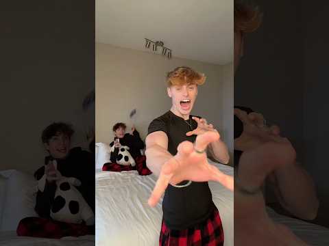 Annoying my boyfriend by doing this trend <strong>supper</strong> loud #couple #funny #trending #shorts