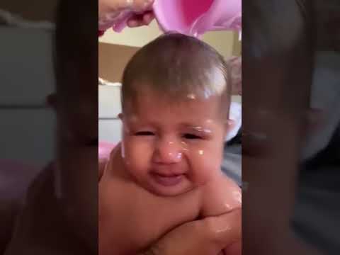 adek bayi mandi dingin #funny #shorts