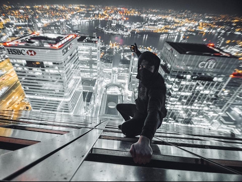 EXPLORING CANARY WHARF - 235M (THE PYRAMID)