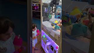 Peguei a Hello Kitty na maquina de pelúcia, Urso40 #maquinadepelucia #maquinadepelúcia #clawmachine