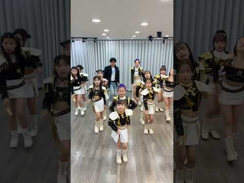 HUNTRIX - Big Guy SpongeBob Dance Challenge | Follow Me #shorts #KPopDemonHunters