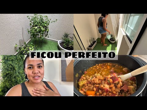 TRANSFORMEI O JARDIM DE INVERNO COM GRAMA SINTÉTICA | FIZ FEIJÃO PRA SEMANA + NOSSO ALMOÇO!!