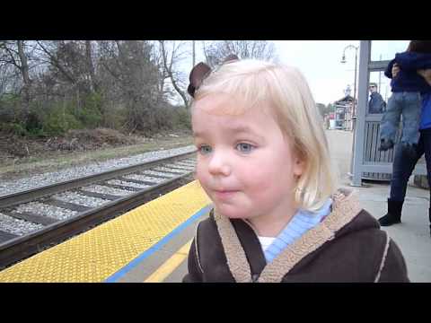 W swoje trzecie urodziny mała Madeleine po raz pierwszy pojedzie pociągiem. Czy widzieliście kiedyś, żeby ktoś tak się z czegoś cieszył?
