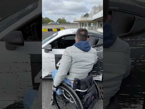 Vidéo 1/3 #porsche #gt4rs #handicap #wheelchair
