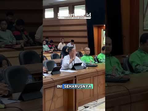 Ratusan Guru Madrasah Berikan Kartu Merah kepada DPRD Kota Tasikmalaya