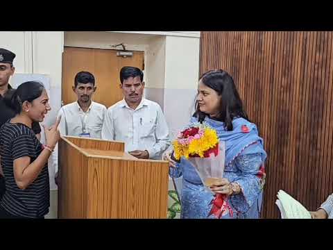 ias टीना डाबी को लोगों ने दिया ज्ञापन #viralvideo #iastinadabi #tinadabi @technicalupsc6099