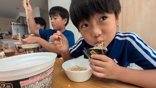 謎味ラーメン美味しい三兄弟 ふたのお皿をつくるおいちゃん　#2164