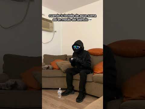“Nada me asusta más que el sonido de mi botella de agua en clase o de noche 💀” #JumpScare