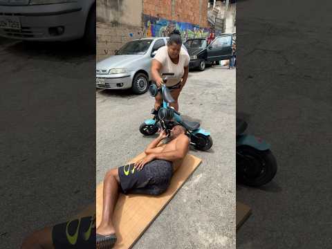 Ele é muito teimoso #humor #comedy #youtubeshorts #family #funny #memes #shorts