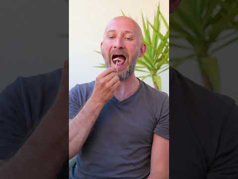 Kto je czekoladę w ten sposób? 🍫😅 Sprytna sztuczka