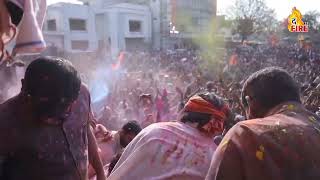 बागेश्वर धाम में तीन दिन रही होली की धूम, चश्मा लगाकर बाबा बागेश्वर बने सिंगर, जमकर खेली होली