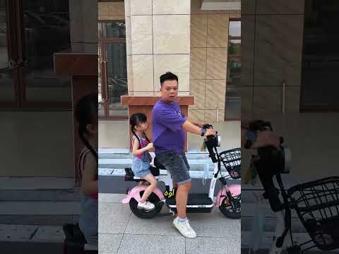 شاهدوا عندما يحاول أبي إقناعي.. بالمال أو بالخوف! 😂  #اكسبلور #shorts