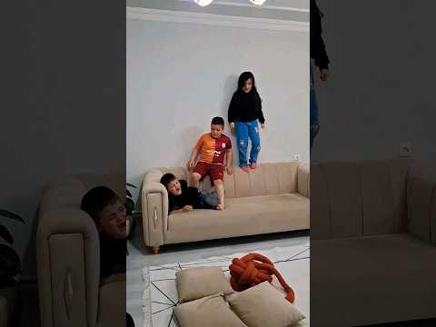 Çocuğun belini kırdı😱😱😱😱